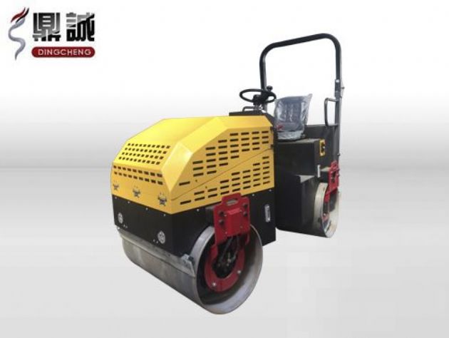 點(diǎn)擊查看詳細(xì)信息<br>標(biāo)題：2.5噸全液壓座駕式振動(dòng)壓路機(jī) 閱讀次數(shù)：14431