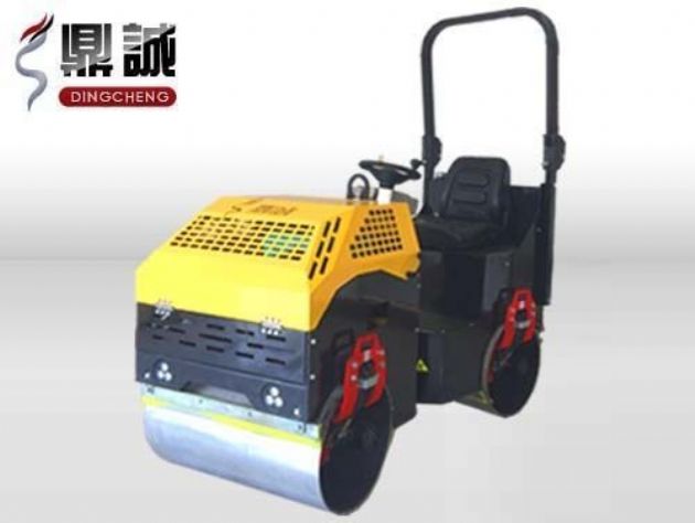 點(diǎn)擊查看詳細(xì)信息<br>標(biāo)題：1噸全液壓振動(dòng)壓路機(jī) 閱讀次數(shù)：14200